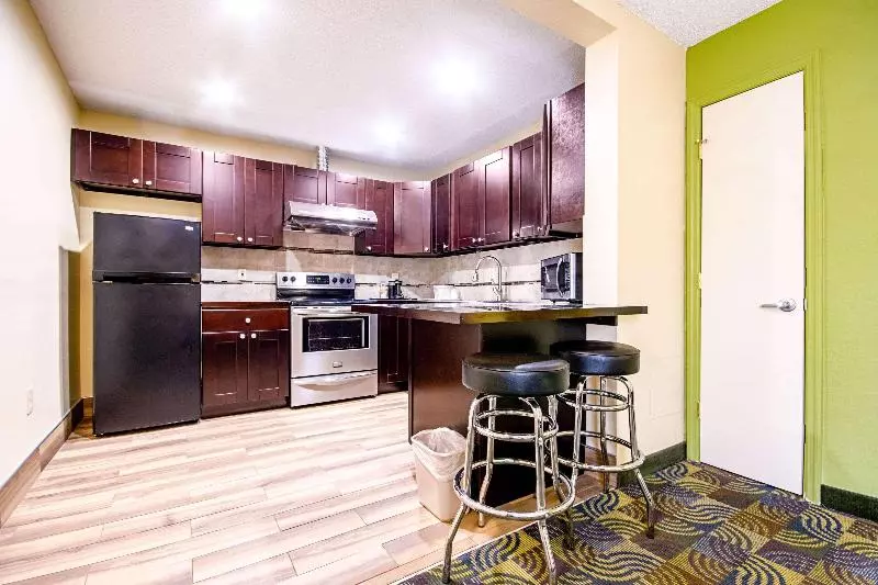キングサイズベッドのスタンダードルーム, Quality Inn & Suites Glenmont  Albany South