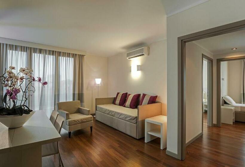 آپارتمان 2 خوابه با بالکن, Ramada Plaza by Wyndham Milano