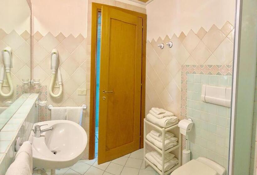 غرفة أساسية ثلاثية, Sporting Hotel Tanca Manna