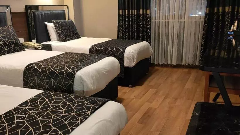 اتاق استاندارد سه نفره, Star City