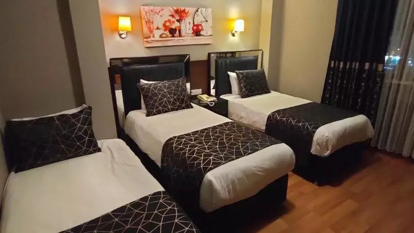 اتاق استاندارد سه نفره, Star City