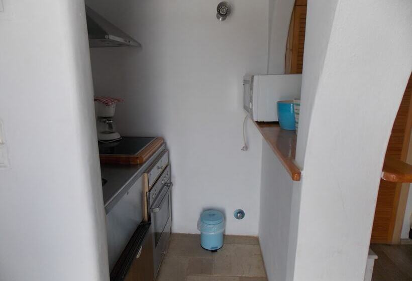 带花园景观的标准工作室, Studios & Suites Rania