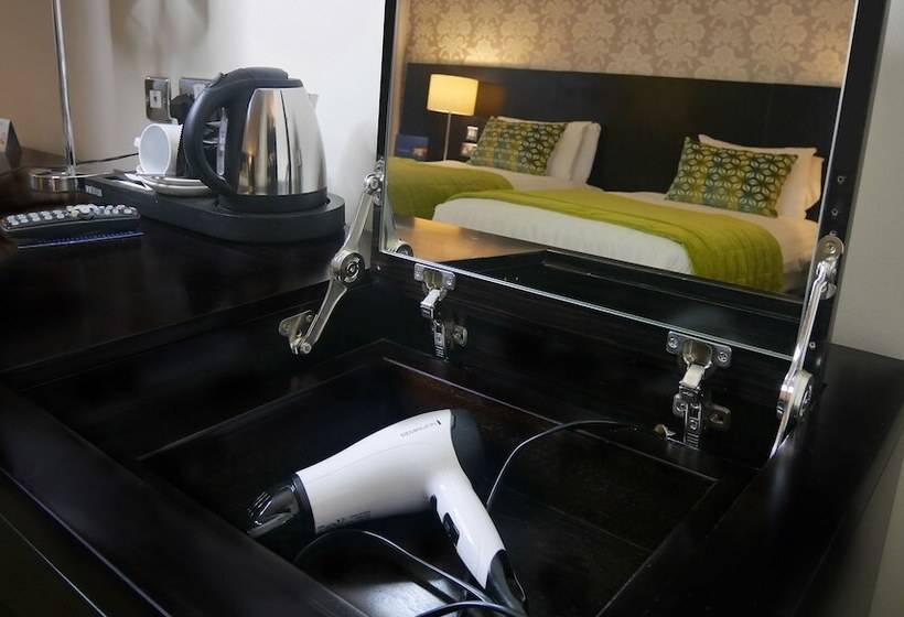 스탠다드 트리플 룸, The Connacht