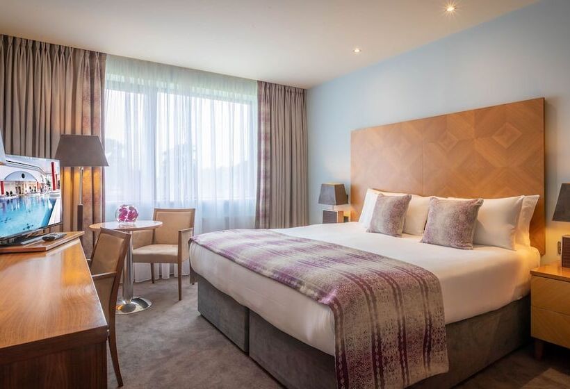 패밀리 스위트, The Connacht