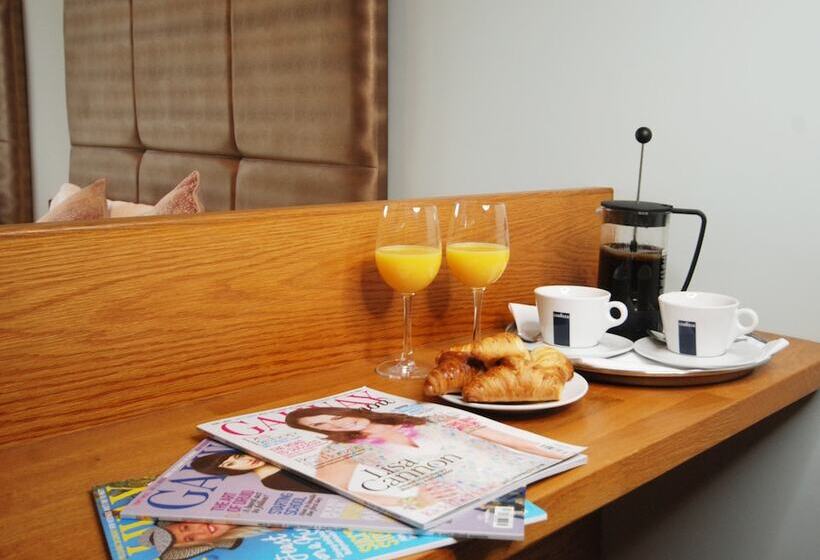 패밀리 스위트, The Connacht