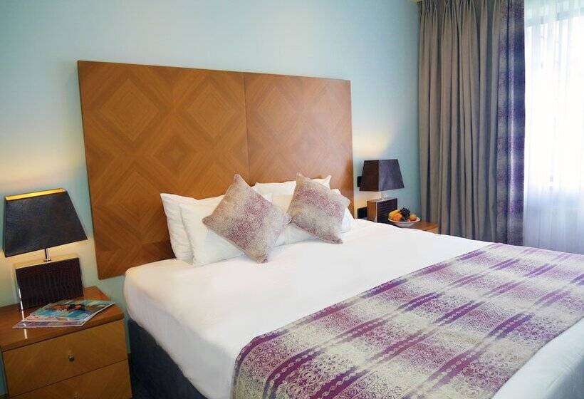 패밀리 스위트, The Connacht