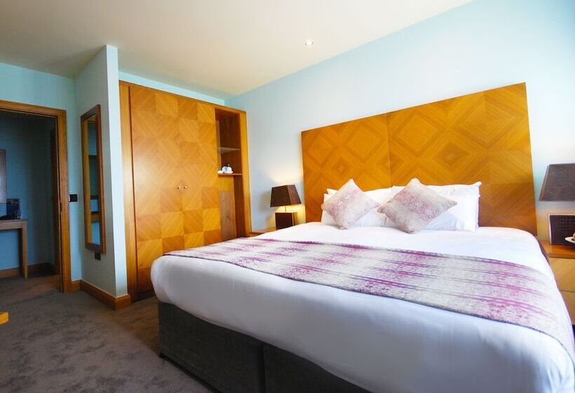 패밀리 스위트, The Connacht