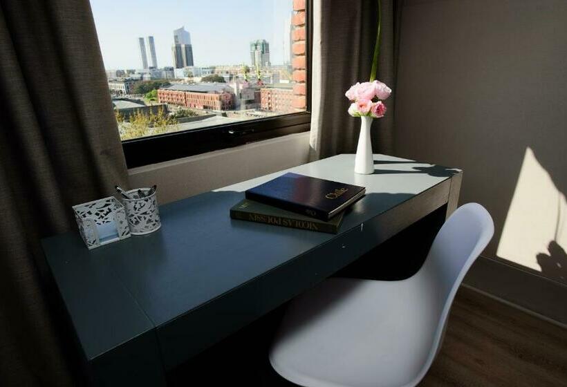 اتاق لوکس, Believe Madero