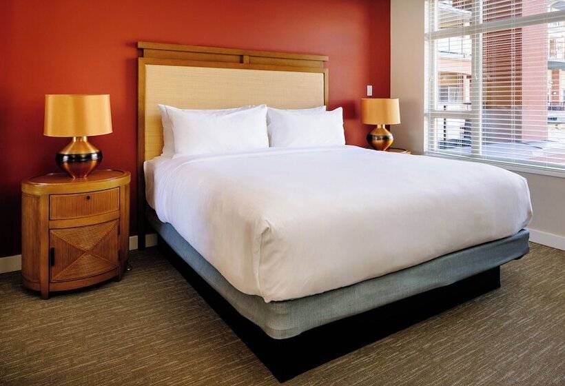 2 Bedrooms Suite 2 Bedrooms Lake View, Watermark Beach Resort