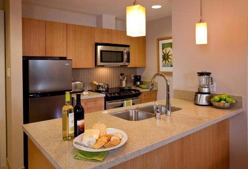 Suite with lake view, Watermark Beach Resort
