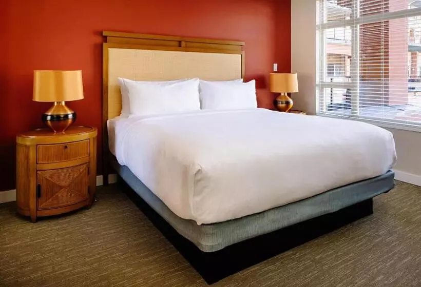 Suite with lake view