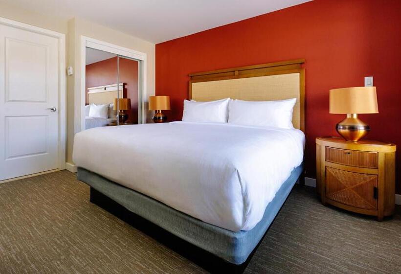 Suite with lake view, Watermark Beach Resort