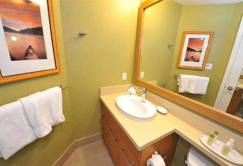 Suite with lake view, Watermark Beach Resort
