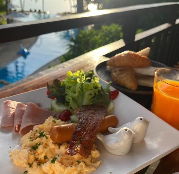 اتاق لوکس با بالکن و چشم‌انداز دریا, Green Papaya Beach Resort, Koh Phangan