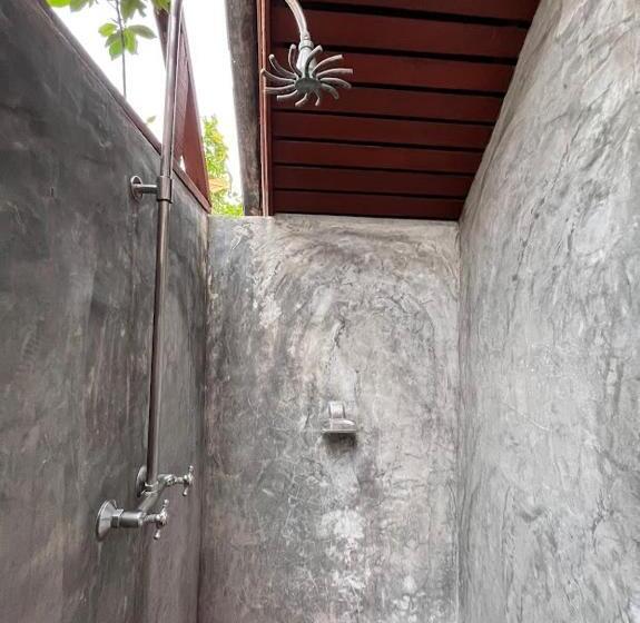 Deluxe Room View Sea with Balcony, Green Papaya Beach Resort, Koh Phangan