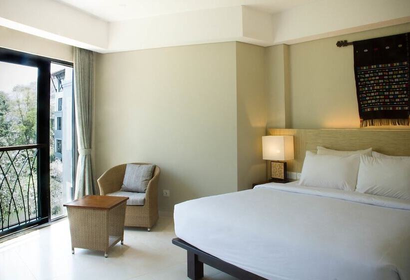 디럭스 룸, Bintang Flores