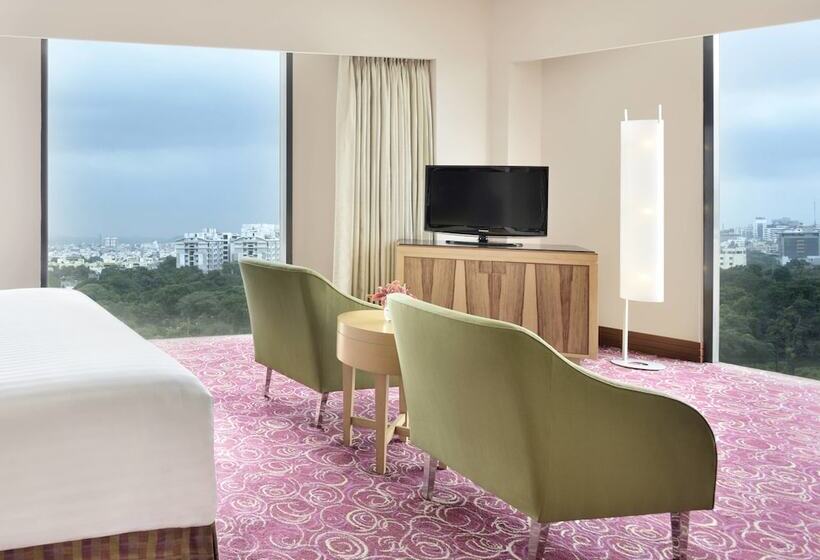 اتاق پرمیوم, Courtyard By Marriott Hyderabad