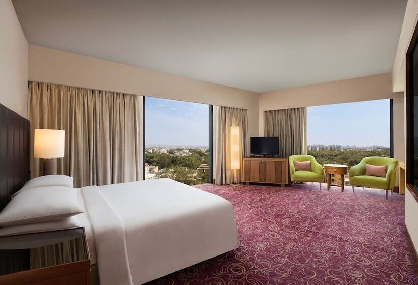 اتاق پرمیوم, Courtyard By Marriott Hyderabad