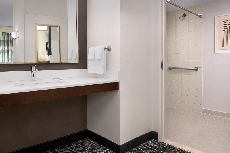 キングサイズベッドのスタンダードルーム, Courtyard Jacksonville Flagler Center