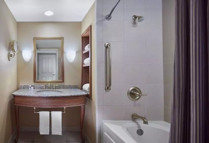 Deluxe room with river view, Harrah S Metropolis Hotel & Casino