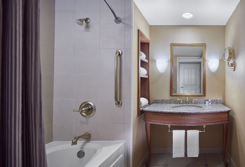 Deluxe room with river view, Harrah S Metropolis Hotel & Casino