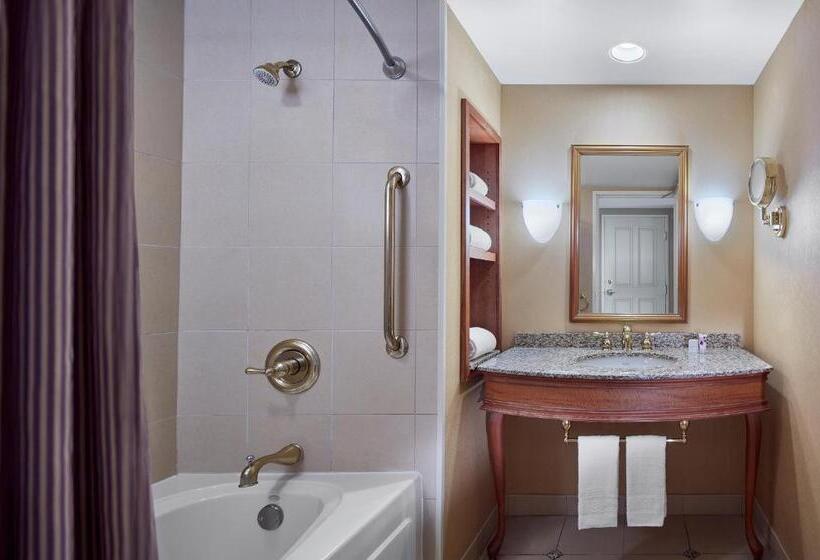 Deluxe room with river view, Harrah S Metropolis Hotel & Casino