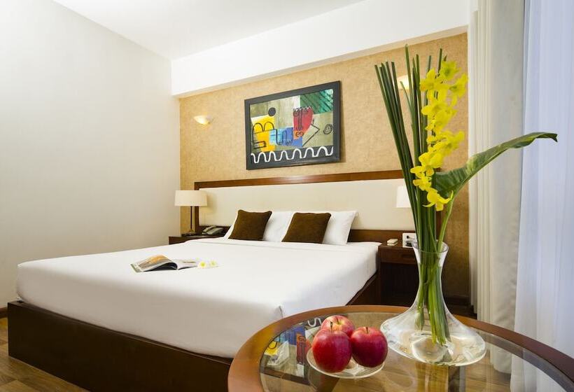 اتاق لوکس با چشم‌انداز شهر, Starlet