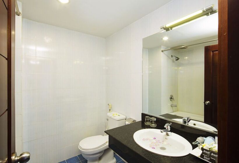 اتاق لوکس با چشم‌انداز شهر, Starlet