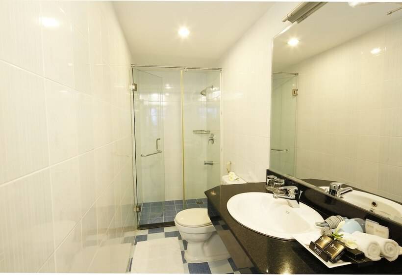 اتاق لوکس با چشم‌انداز شهر, Starlet