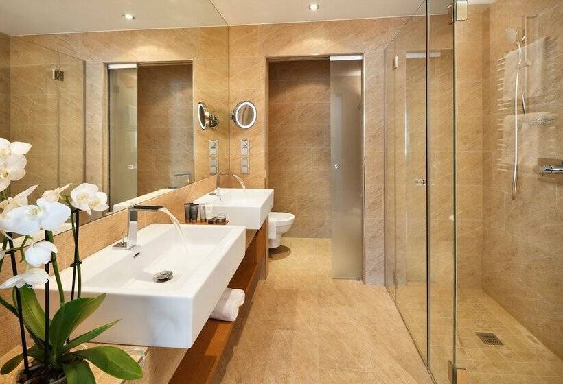 اتاق لوکس با چشم‌انداز, Tauern Spa Hotel & Therme