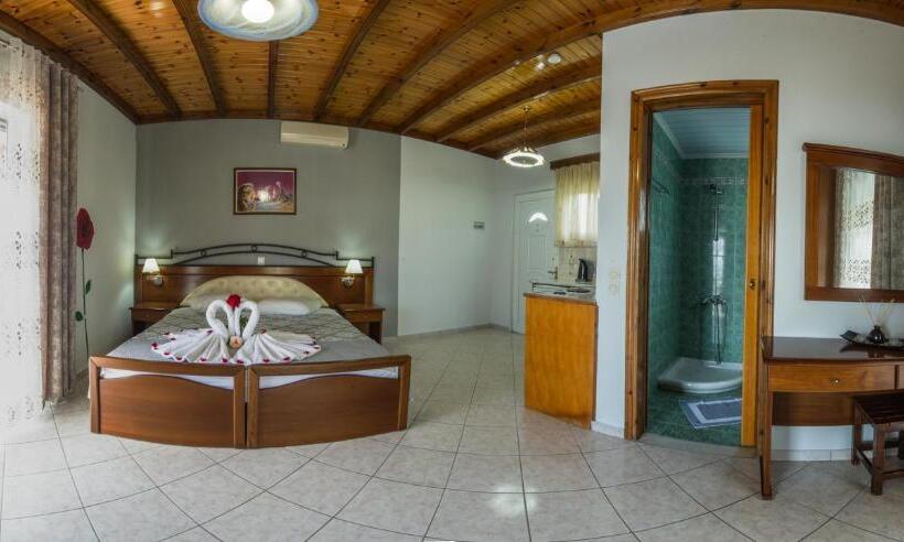 חדר סטנדרט, Makis Studios