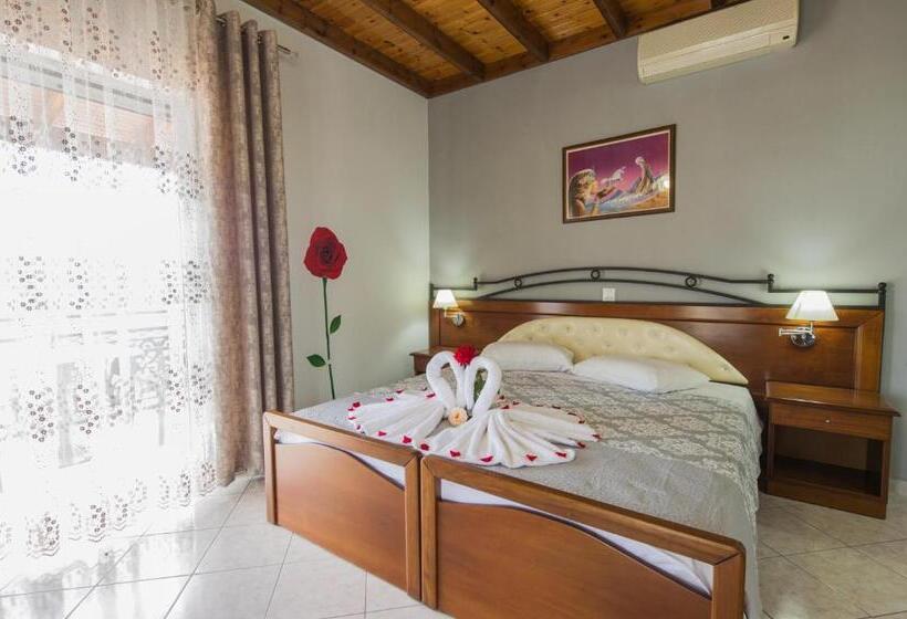 חדר סטנדרט, Makis Studios