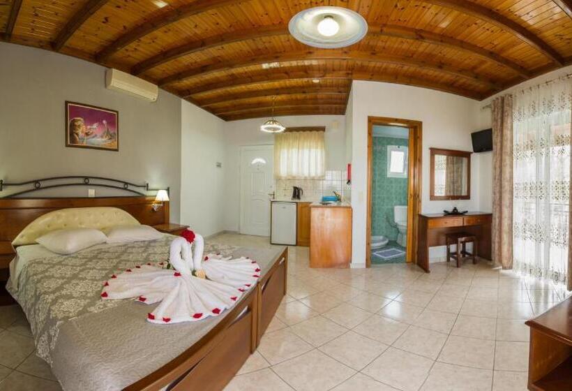 חדר סטנדרט, Makis Studios