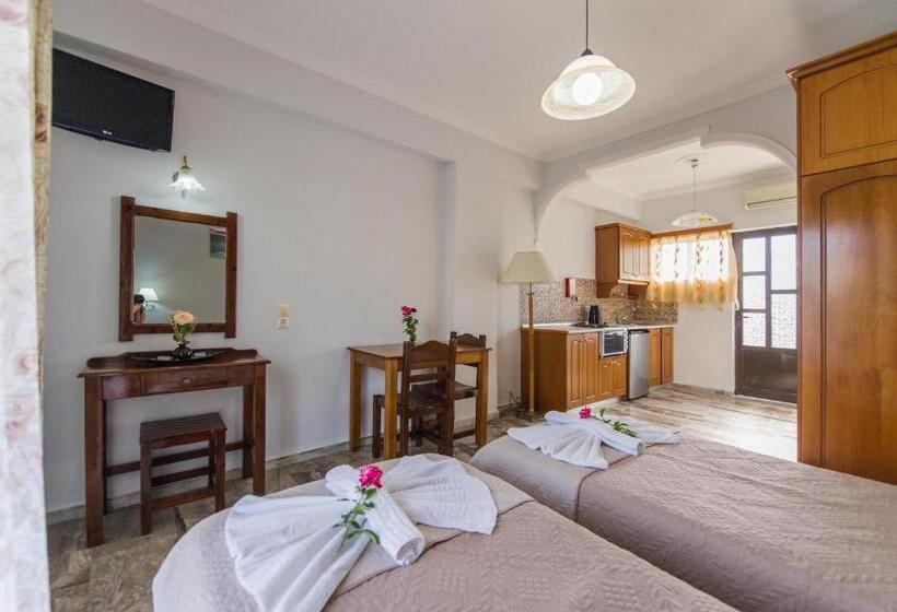 חדר סטנדרט, Makis Studios