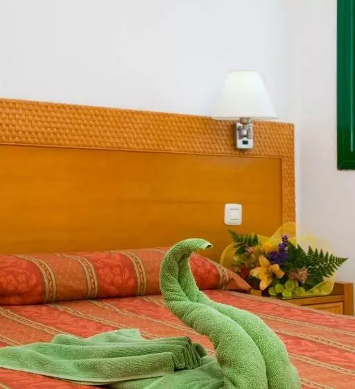 استودیوی استاندارد, Aparthotel Esquinzo y Monte del Mar