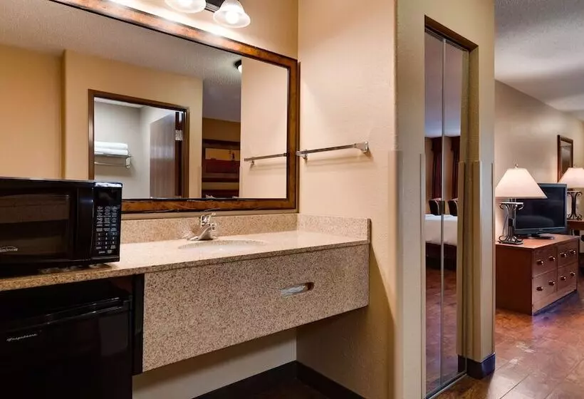 کابین, Best Western Plus Kelly Inn & Suites