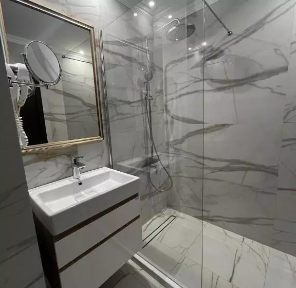 2 Bedroom Deluxe Apartment