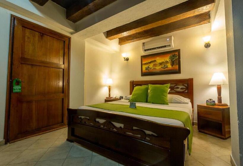 غرفة قياسية ثلاثية, Don Pedro De Heredia