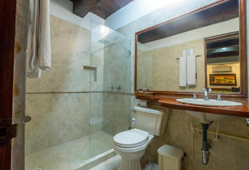 غرفة قياسية ثلاثية, Don Pedro De Heredia