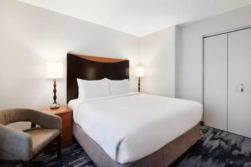 キングサイズベッドのスタンダードルーム, Fairfield Inn & Suites Fort Pierce / Port St Lucie