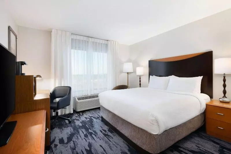 キングサイズベッドのスタンダードルーム, Fairfield Inn & Suites Fort Pierce / Port St Lucie