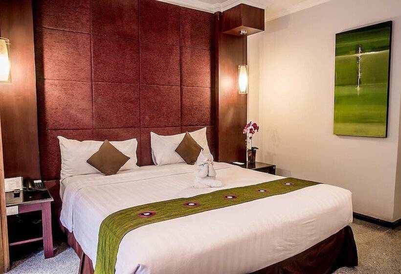 اتاق لوکس با چشم‌انداز استخر, Famous Hotel Kuta Formerly Permata Kuta