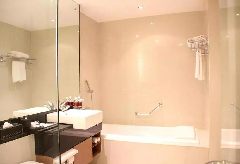 سوئیت با تخت بزرگ, Grand City Hall Hotel & Serviced Residences