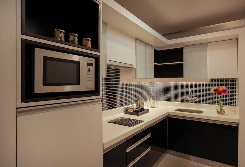 발코니가 있는 스위트, Grand Mercure Bangalore An Accor Brand