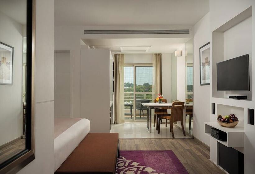 스탠다드 스튜디오 더블 침대, Grand Mercure Bangalore An Accor Brand