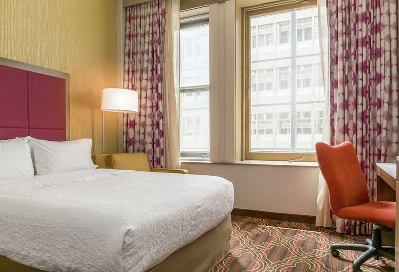 장애인을 위한 스탠다드 룸, Hampton Inn Majestic Chicago Theatre District