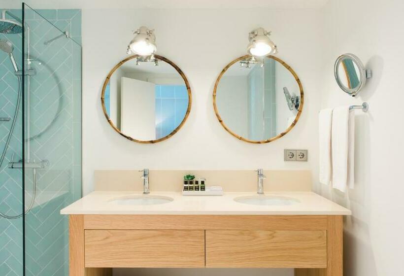 اتاق سوپریور با چشم‌انداز دریا, Honucai