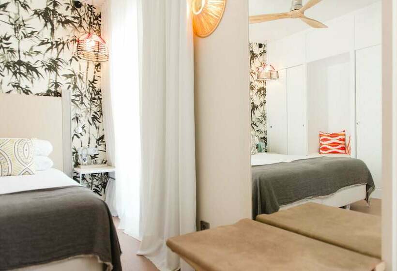 اتاق سوپریور با چشم‌انداز جانبی دریا, Honucai