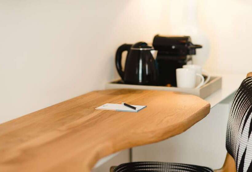 اتاق سوپریور با چشم‌انداز جانبی دریا, Honucai