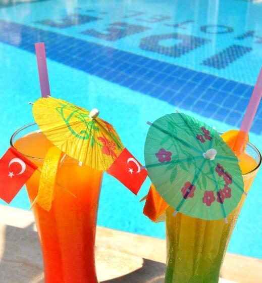 جناح مطلّ علي حمام السباحة, Idee Sui̇tes Fethiye